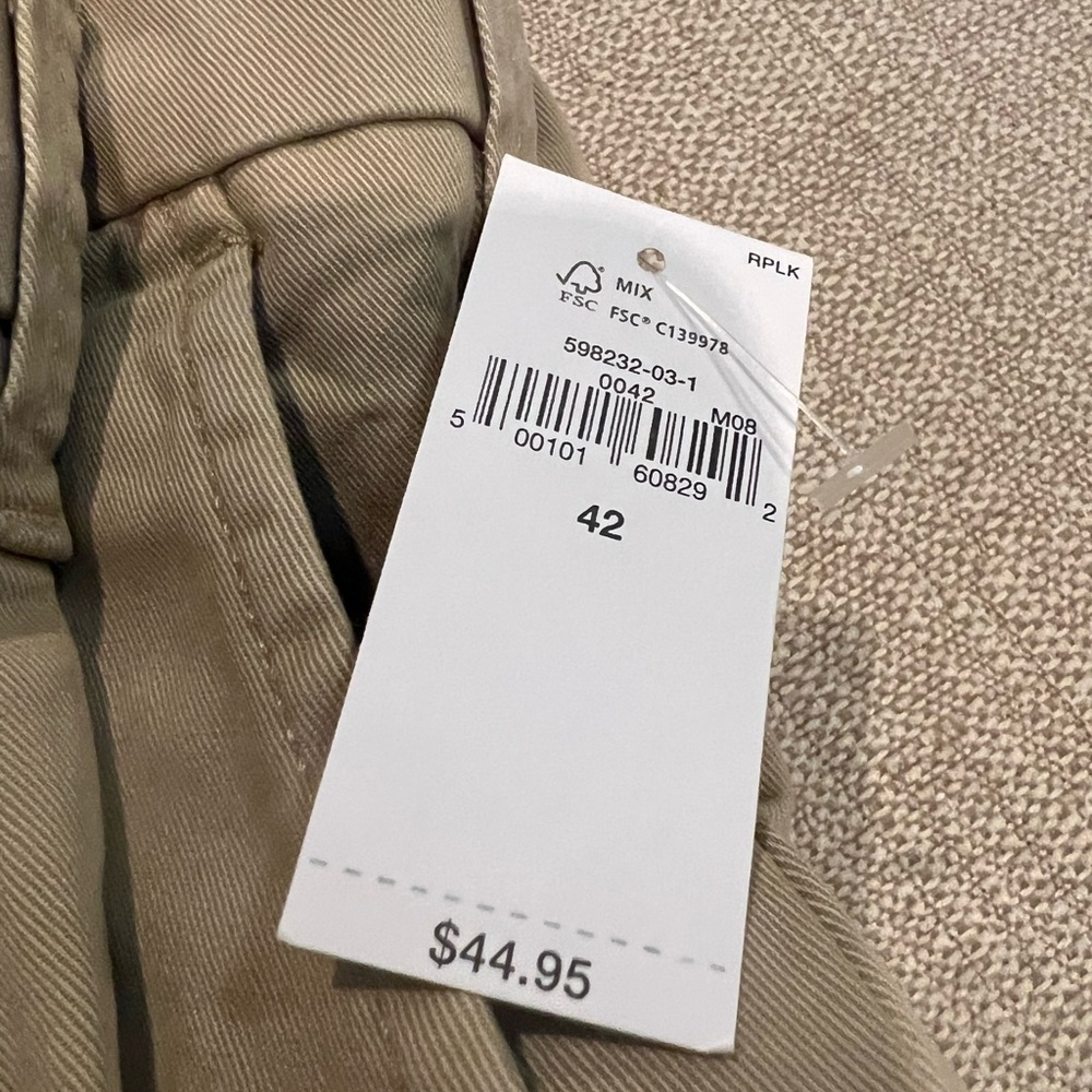 Men’s khaki shorts